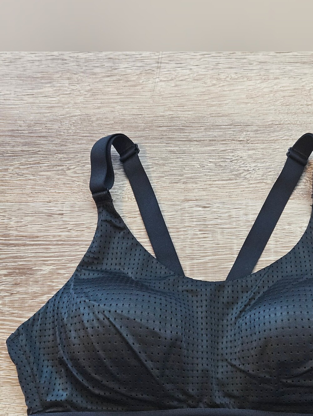 Victoria's Secret Black Perforated Wireless Sports Bra Size 34C - Picture 2 of 6